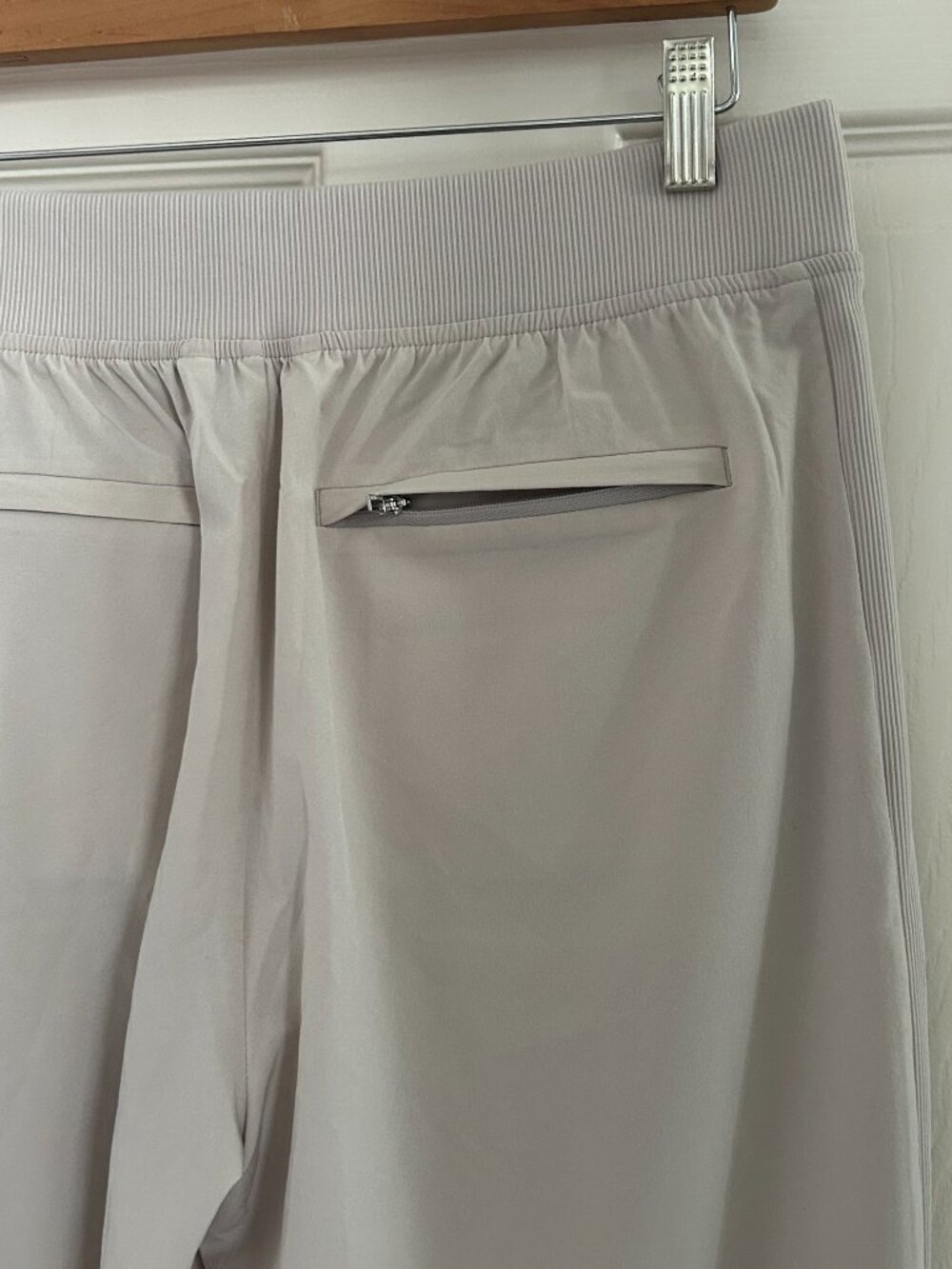 Athleta Tan Brooklyn Mid Rise Ankle Pant Size 8  Wrinkle-resistant, stretch fabr - Picture 2 of 5